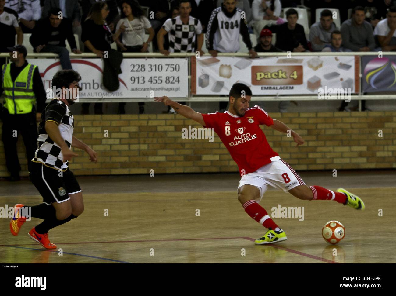 10 ottobre 2015 - Na - Porto, 10/10/2015 - il Boavista Futebol Clube ha ricevuto questo pomeriggio lo Sport Lisboa e Benfica nel Padiglione Infante de Sagres di Porto in partita contando per la 9a prova del Campionato Nazionale - Futsal 1° Divisione 2015/2016. Alessandro Patias. (Immagine di credito: © Global Imagens/Global Imagens via ZUMA Press/ZUMAPRESS.com) Foto Stock