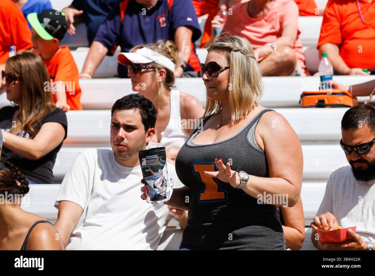 19 settembre 2015: Incontro di calcio NCAA tra i Fighting Illini dell'Illinois e i North Carolina Tarheels al Kenan Memorial Stadium di Chapel Hill, North Carolina. Scott Kinser/CSM(immagine di credito: © Scott Kinser/CSM via ZUMA Wire) Foto Stock