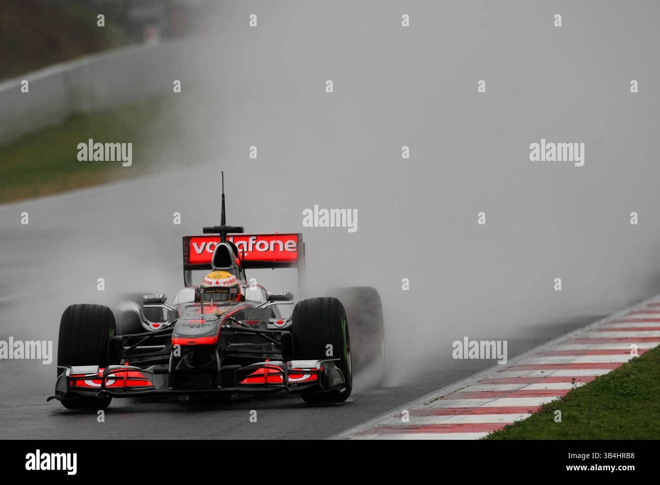 12 marzo 2011 - Montmelo, Spagna - Lewis Hamilton (GBR) McLaren MP4/26...test di Formula 1, giorno 5. (Credito: © Sutton Motorsports/ZUMAPRESS.com) Foto Stock
