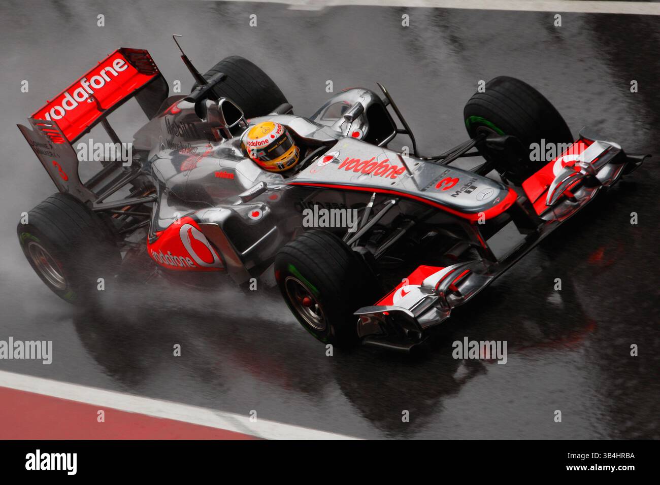 12 marzo 2011 - Montmelo, Spagna - Lewis Hamilton (GBR) McLaren MP4/26...test di Formula 1, giorno 5. (Credito: © Sutton Motorsports/ZUMAPRESS.com) Foto Stock