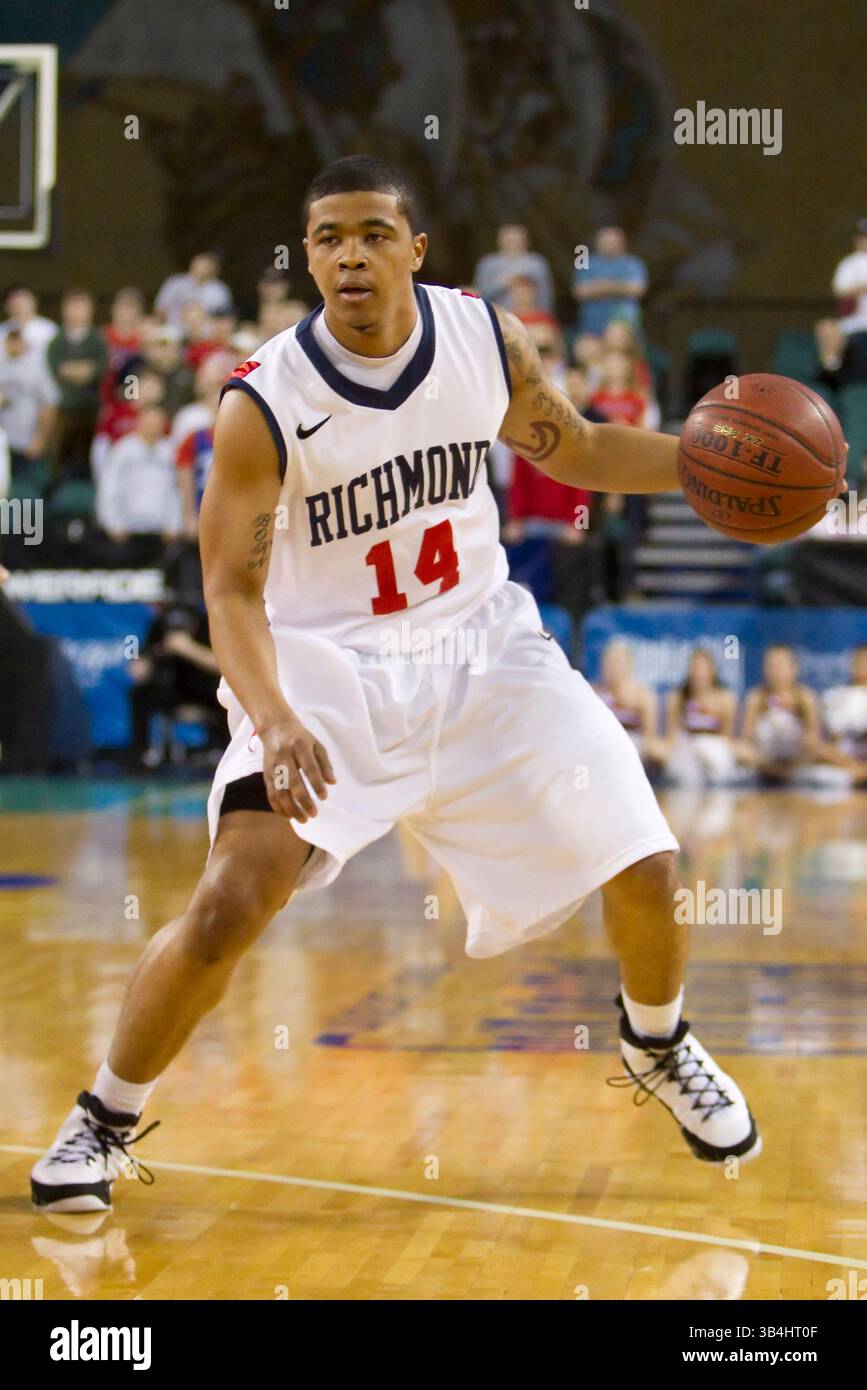 13 marzo 2011: La guardia dei Richmond Spiders Kevin Anderson (14) in azione con la palla durante la partita del campionato Atlantic 10 Tournament Championship tra i Dayton Flyers e i Richmond Spiders al Boardwalk Hall di Atlantic City, New Jersey. (Credit Image: © Chris Szagola/Cal Sport Media/ZUMAPRESS.com) Foto Stock