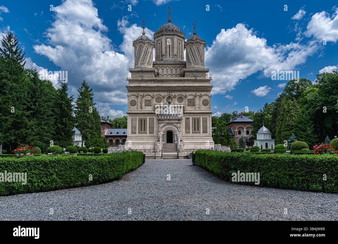 Monastero di Curtea de Argeș in una giornata di sole Foto Stock