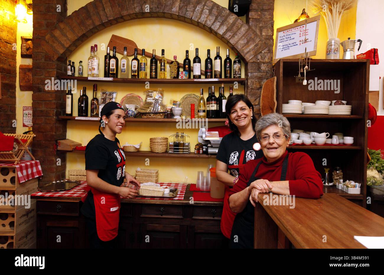 27 marzo 2011 - Colombia - BogotÃ , marzo 22 de 2011. Nuraghe Trattoria, cocina casera italiana, restaurante ubicado en el centro histÃ²rico de la Candelaria. CrÃ©dito: CEET FotÃ³grafo: CLAUDIA RUBIO (immagine di credito: © El Tiempo/GDA/ZUMAPRESS.com) Foto Stock