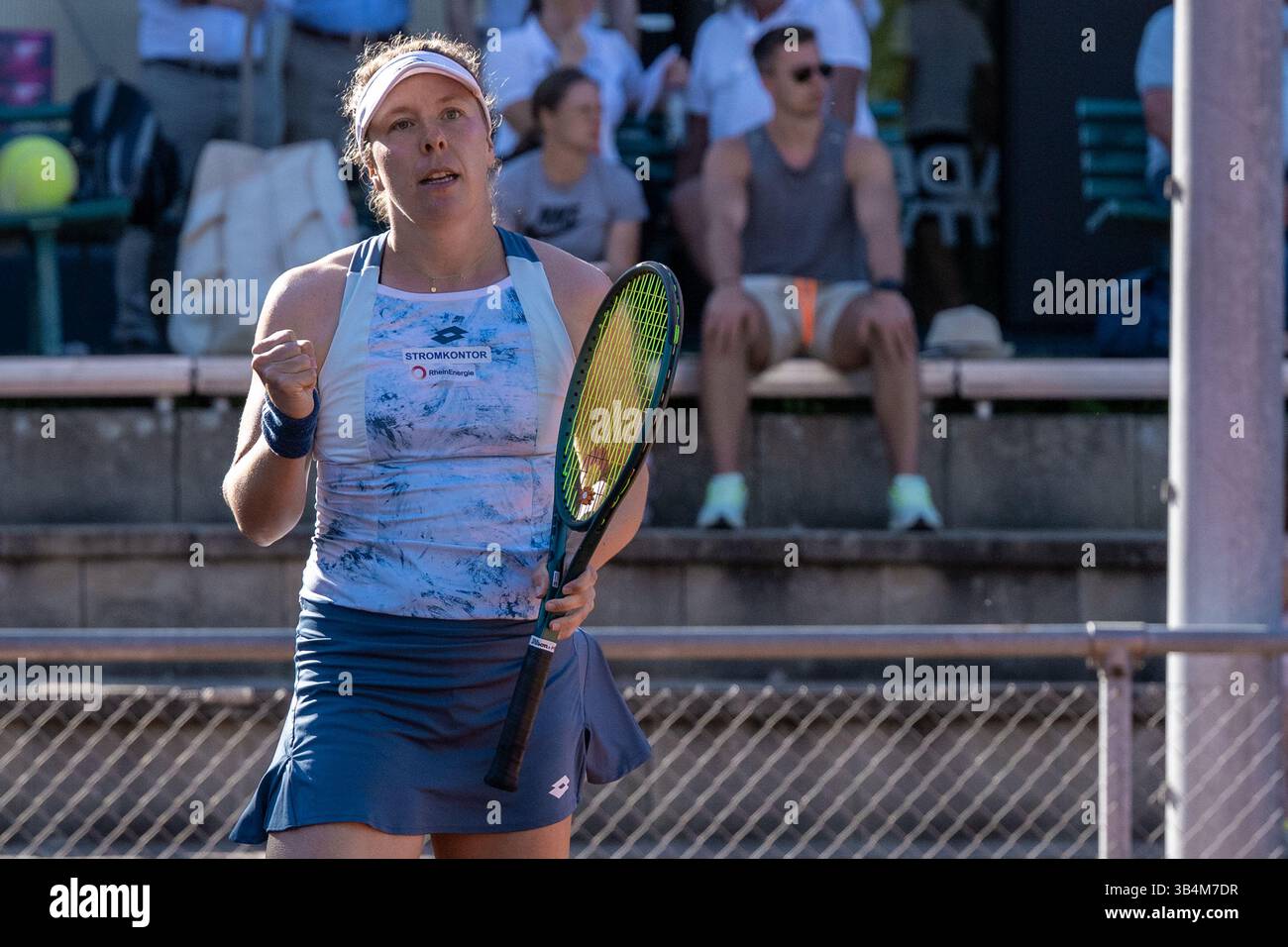 Anna-Lena Friedsam (GER) ballt die Faust nach einem Punktgewinn. Foto Stock