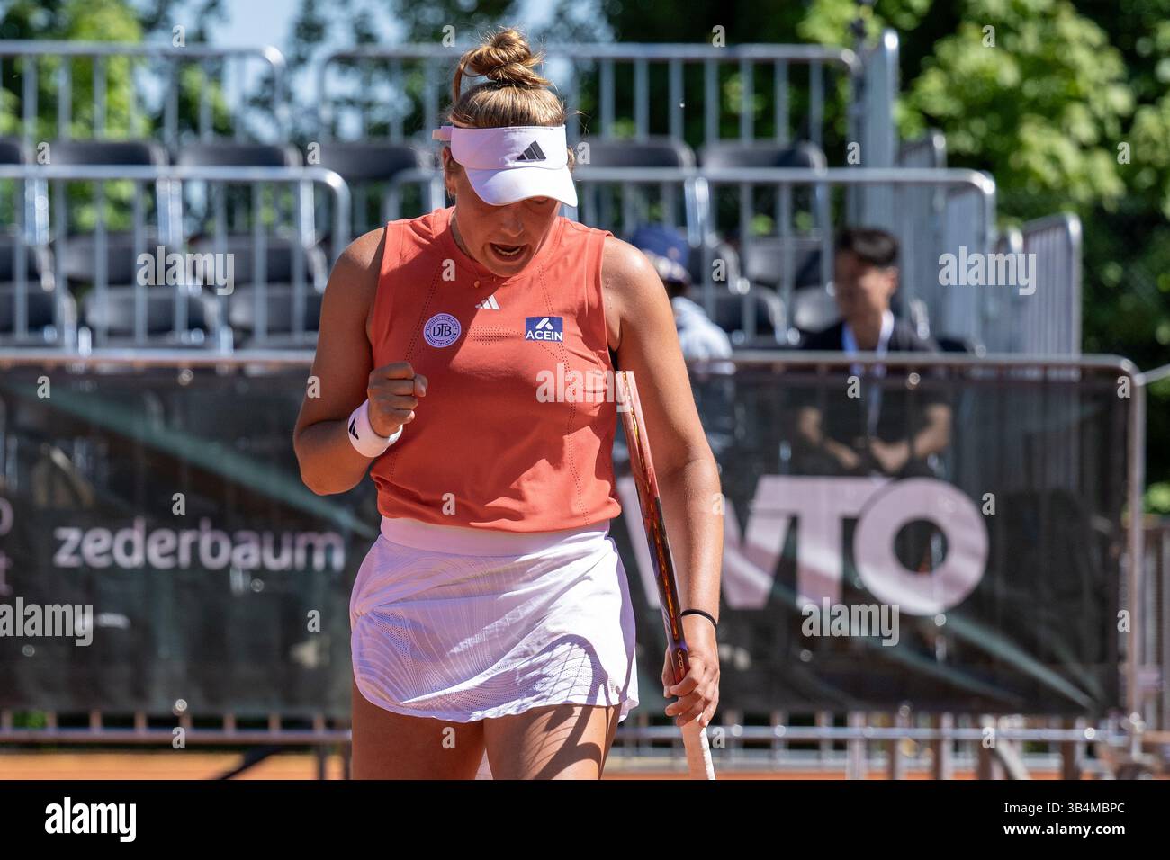 Nastasja SCHUNK (GER) ballt die Faust und jubelt nach einem wichtigen Punktgewinn. Foto Stock