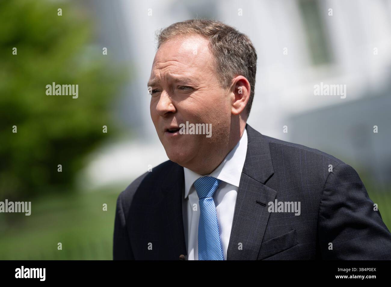 Washington, Vereinigte Staaten. 30 aprile 2025. Lee Zeldin, direttore dell'Agenzia per la protezione ambientale degli Stati Uniti (EPA), parla ai media alla Casa Bianca di Washington, DC, 30 aprile 2025. Crediti: Chris Kleponis/CNP/dpa/Alamy Live News Foto Stock