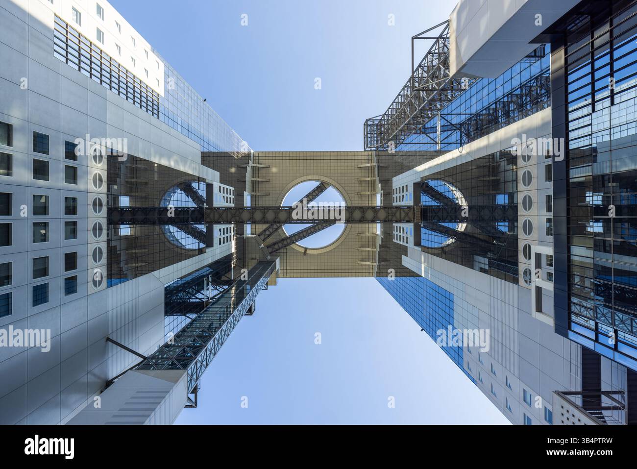 Umeda Sky Building di Osaka, progettato da Hiroshi Hara in stile metabolista Foto Stock
