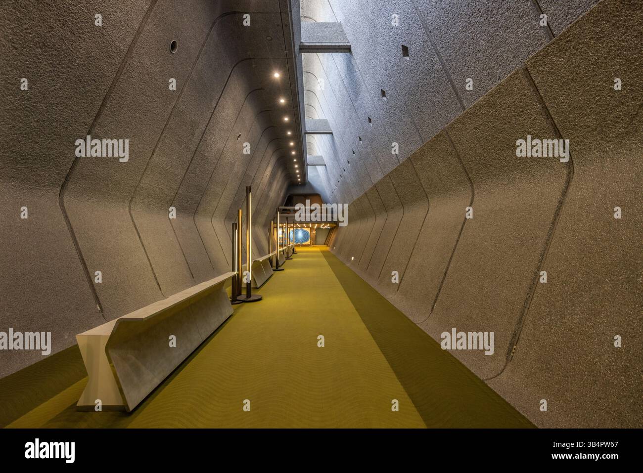 Il Kyoto International Conference Center (ICC Kyoto) è un edificio brutalista in stile metabolista progettato da Sachio Otani Foto Stock