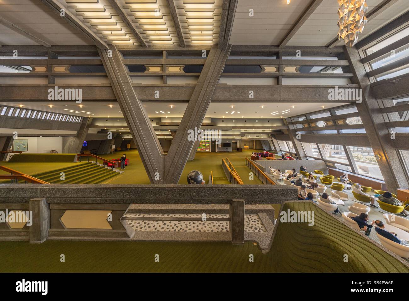 Il Kyoto International Conference Center (ICC Kyoto) è un edificio brutalista in stile metabolista progettato da Sachio Otani Foto Stock