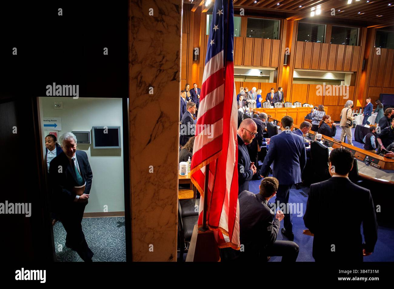 10 marzo 2022, Washington, District of Columbia, USA: WILLIAM BURNS, direttore, Central Intelligence Agency (L) arriva per un'audizione del Senato Select Committee on Intelligence per esaminare le minacce a livello mondiale, nell'Hart Senate Office Building di Washington, DC. (immagine di credito: © Rod Lamkey/CNP via ZUMA Press Wire) Foto Stock