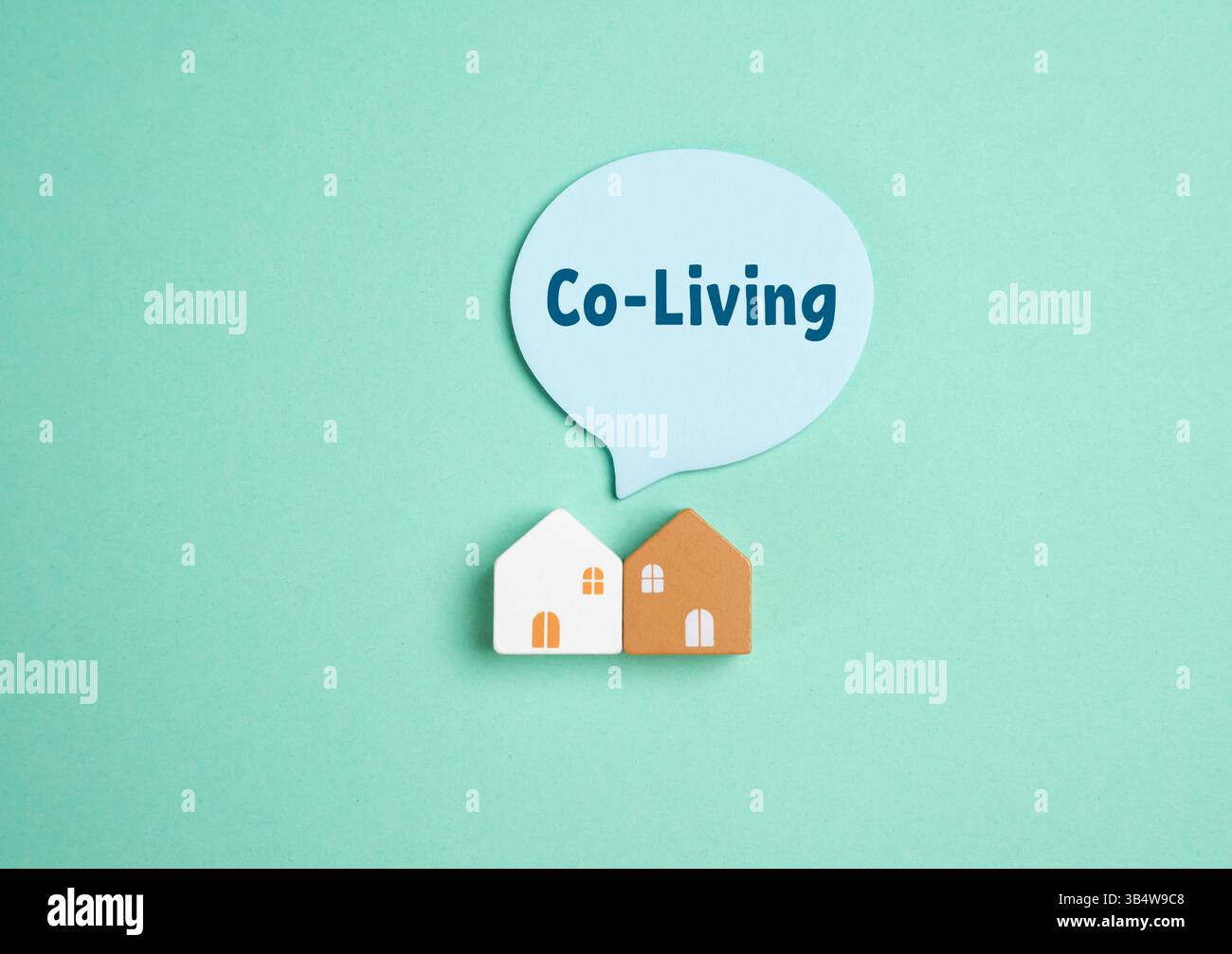 Alloggi co-living che stanno diventando sempre più popolari. Gli spazi abitativi condivisi offrono soluzioni abitative accessibili e incentrate sulla comunità per studenti e giovani Foto Stock