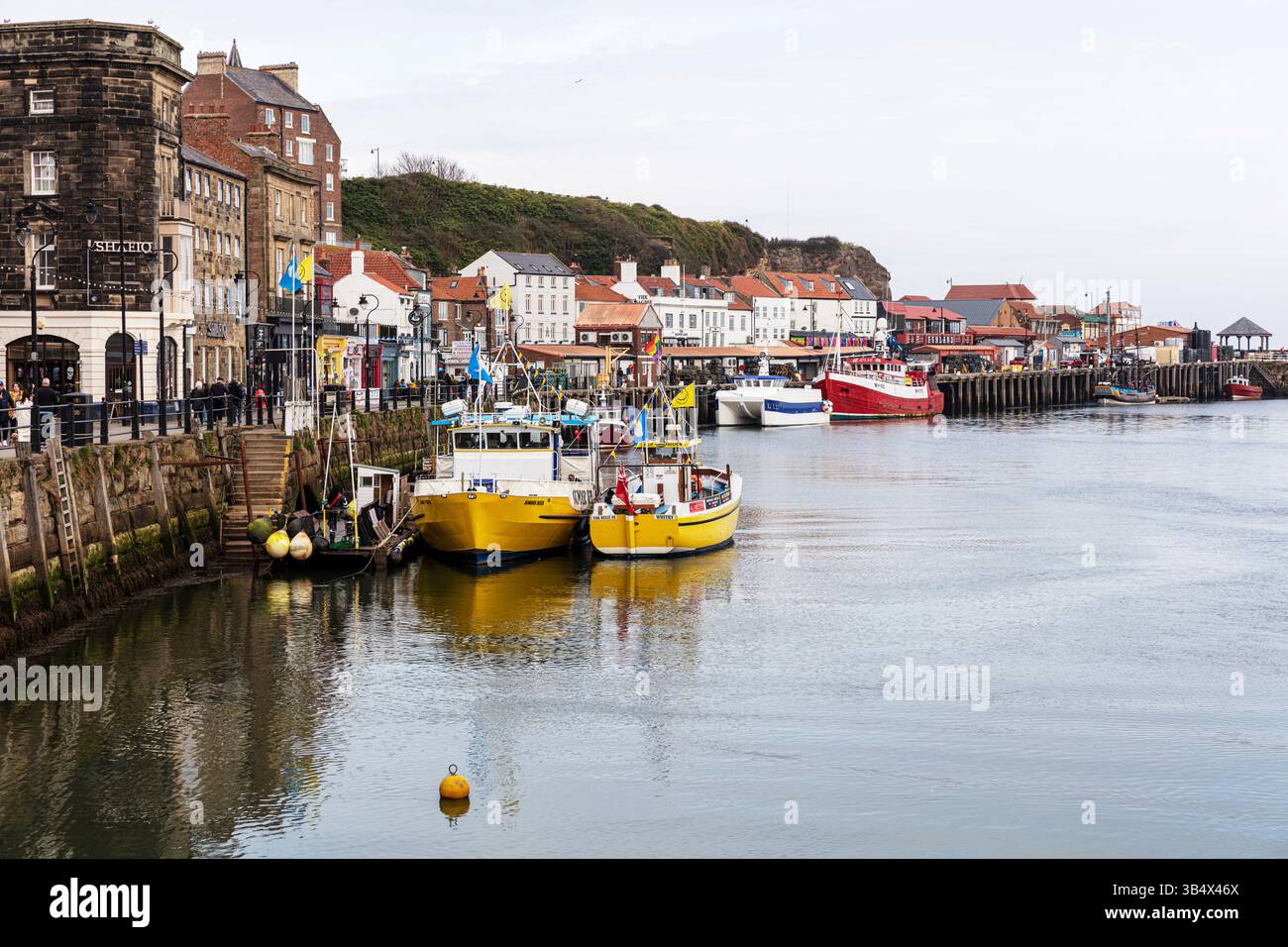 Whitby, North Yorkshire, Regno Unito, Inghilterra, Whitby Harbor Whitby Harbor barche, yacht ormeggiati, Whitby Town, Yorkshire, Regno Unito, Inghilterra GB, Whitby marina Foto Stock