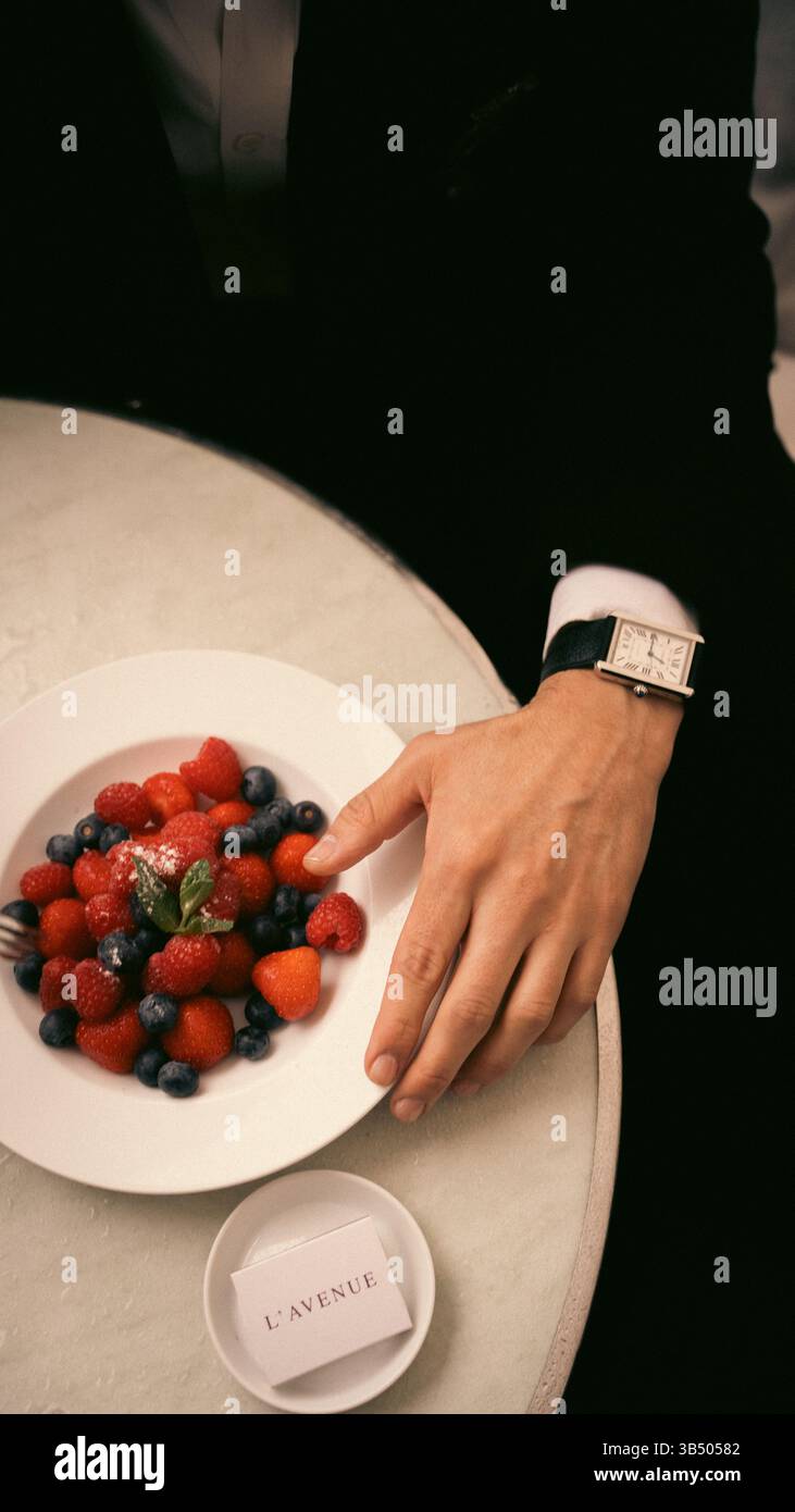 Ambiente elegante: Stile di vita di lusso, moda sofisticata ed esperienza gourmet Foto Stock