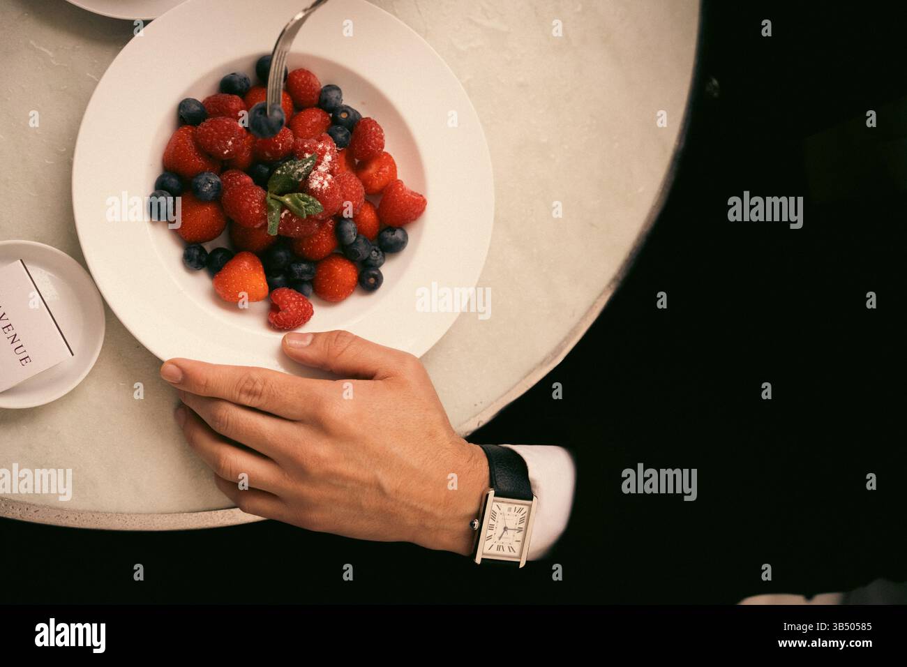 Ambiente elegante: Stile di vita di lusso, moda sofisticata ed esperienza gourmet Foto Stock