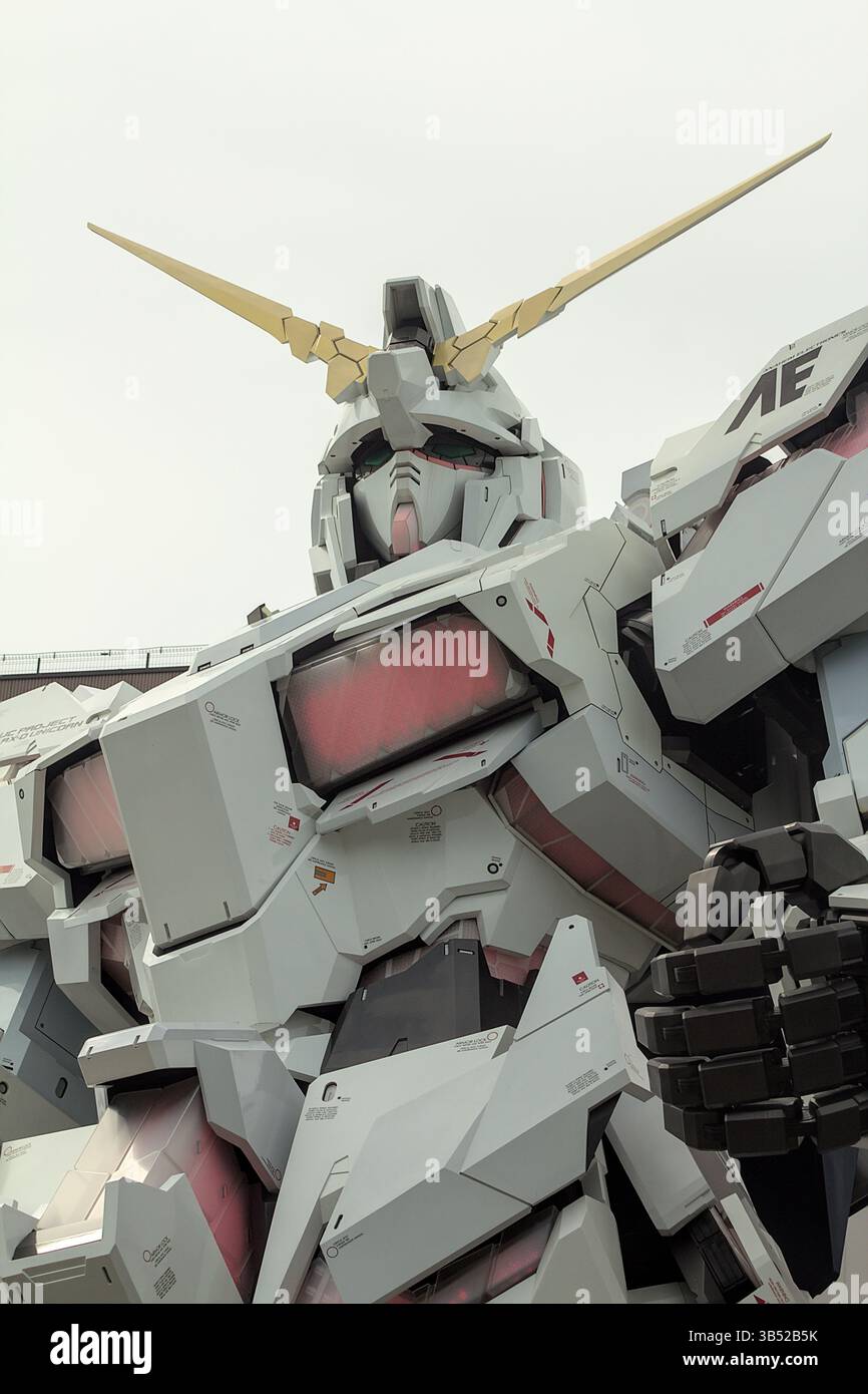 ODAIBA, TOKYO, GIAPPONE - 8 luglio 2023: "La statua a grandezza naturale dell'unicorno Gundam", un robot apparso in un anime giapponese titolo Mobile Suit Gundam Unicorn. Foto Stock