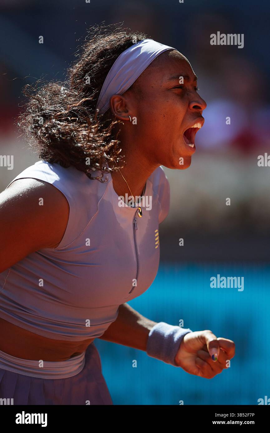 MADRID, SPAGNA - 01 MAGGIO: Coco Gauff degli Stati Uniti contro IgA Swiatek della Polonia durante la semifinale femminile del giorno 10 del mutua Madrid Open a la Caja Magica il 1° maggio 2025 a Madrid, Spagna. (Foto di QSP) Foto Stock