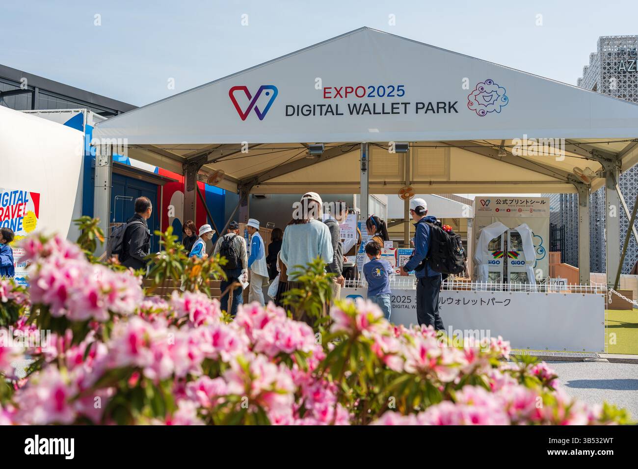 Osaka, Giappone - aprile 30 2025: L'area dell'EXPO 2025 Digital Wallet Park promuove pagamenti senza contanti e servizi di app. Foto Stock