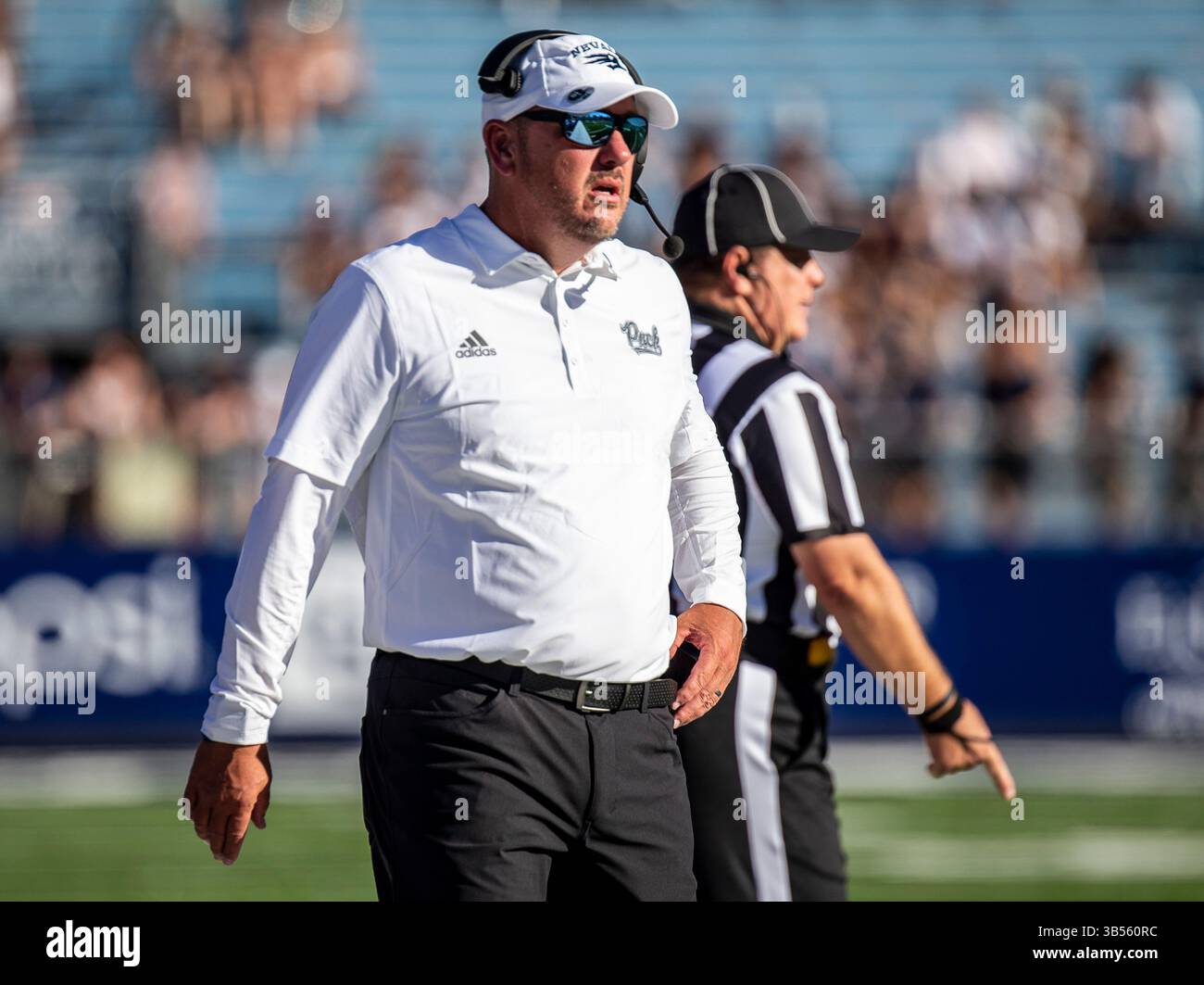 3 settembre 2022 Reno, NV USA, allenatore del Nevada Ken Wilson a bordo campo durante la partita di football NCAA tra Texas State Bobcats e Nevada Wolf Pack. Nevada ha vinto 38-14 al Mackay Stadium di Reno, Nevada Thurman James/CSM (immagine di credito: © Thurman James/CSM tramite ZUMA Press Wire) Foto Stock