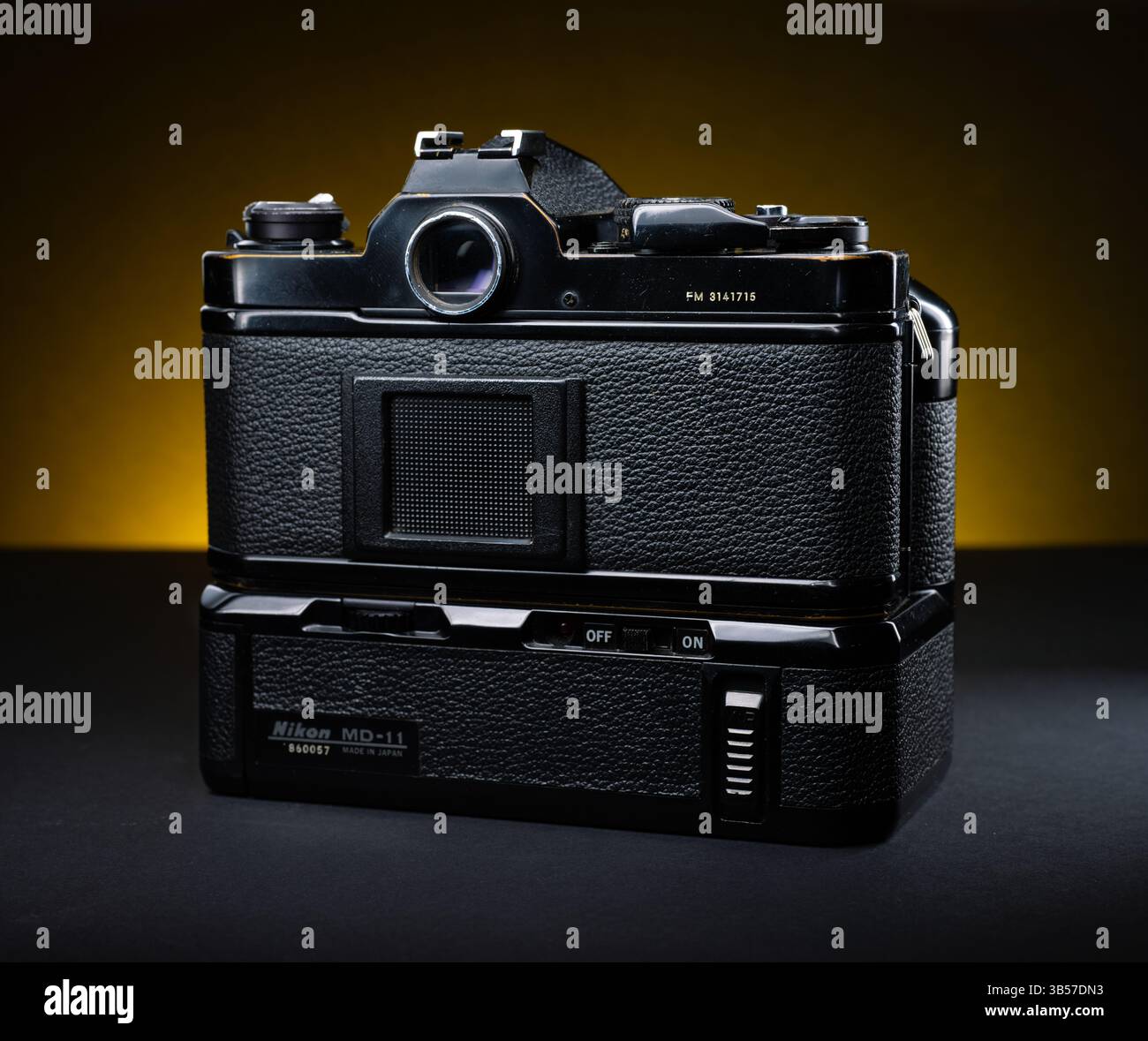 Gothenburg, Svezia - febbraio 25 2024: Fotocamera Nikon FM con avvolgitore Foto Stock Gothenburg, Svezia - febbraio 25 2024: Fotocamera Nikon FM con avvolgitore Foto Stock
