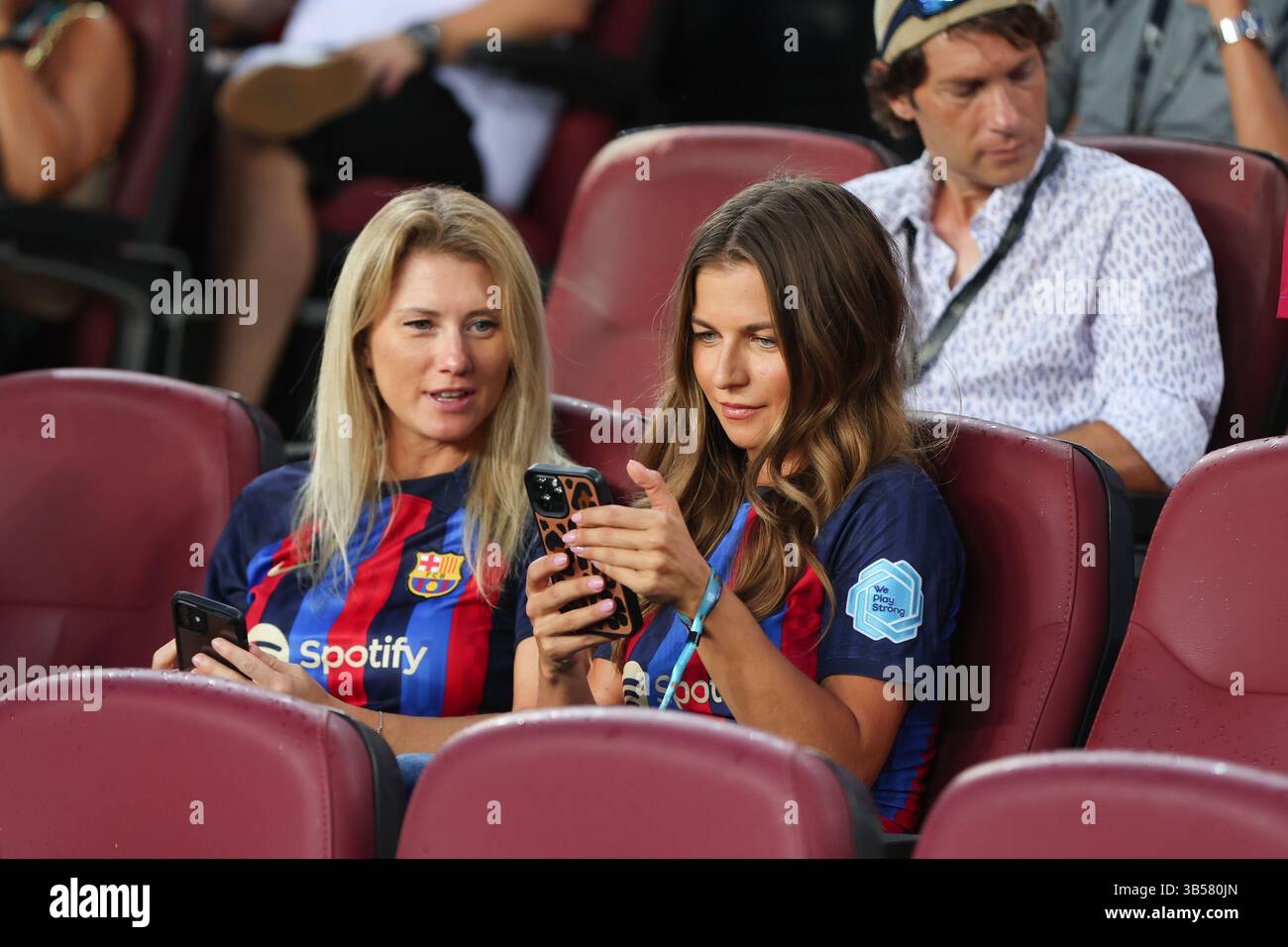 13 agosto 2022, Barcellona, Spagna: Anna Lewandowska moglie di Robert Lewandowski del FC Barcelona durante la partita di Liga tra FC Barcelona e Rayo Vallecano al Spotify Camp Nou di Barcellona, Spagna. (Immagine di credito: © David Ramirez/DAX tramite ZUMA Press Wire) Foto Stock