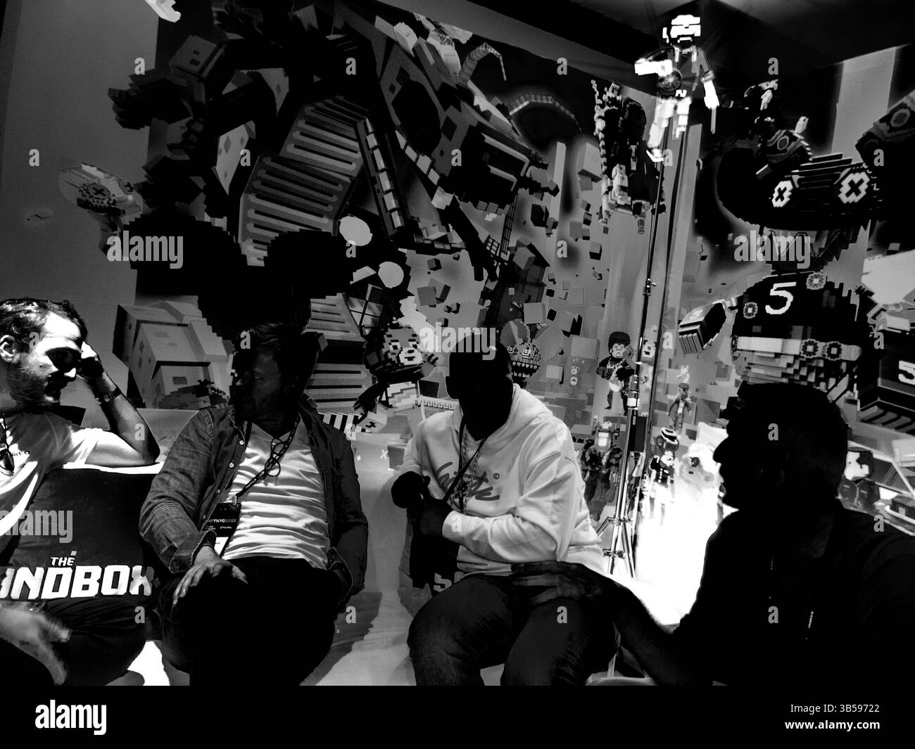 22 giugno 2022, New York, NY, Stati Uniti: Marriott Marquis a Times Square NYC, 22 giugno 2022. L'arte digitale dei token non fungibili come Bored Ape Yacht Club, Doodles e Azuki; le criptovalute; così come il mercato azionario hanno subito perdite a due cifre quest'anno. (Immagine di credito: © John Marshall Mantel/ZUMA Press Wire) Foto Stock