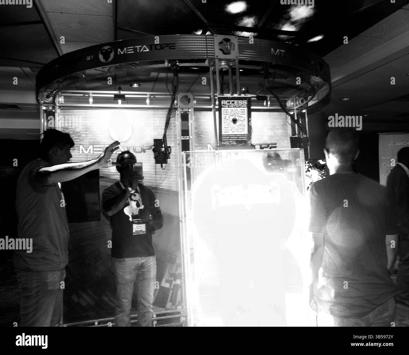 22 giugno 2022, New York, NY, Stati Uniti: METATOPE. Marriott Marquis a Times Square NYC, 22 giugno 2022. L'arte digitale dei token non fungibili come Bored Ape Yacht Club, Doodles e Azuki; le criptovalute; così come il mercato azionario hanno subito perdite a due cifre quest'anno. (Immagine di credito: © John Marshall Mantel/ZUMA Press Wire) Foto Stock