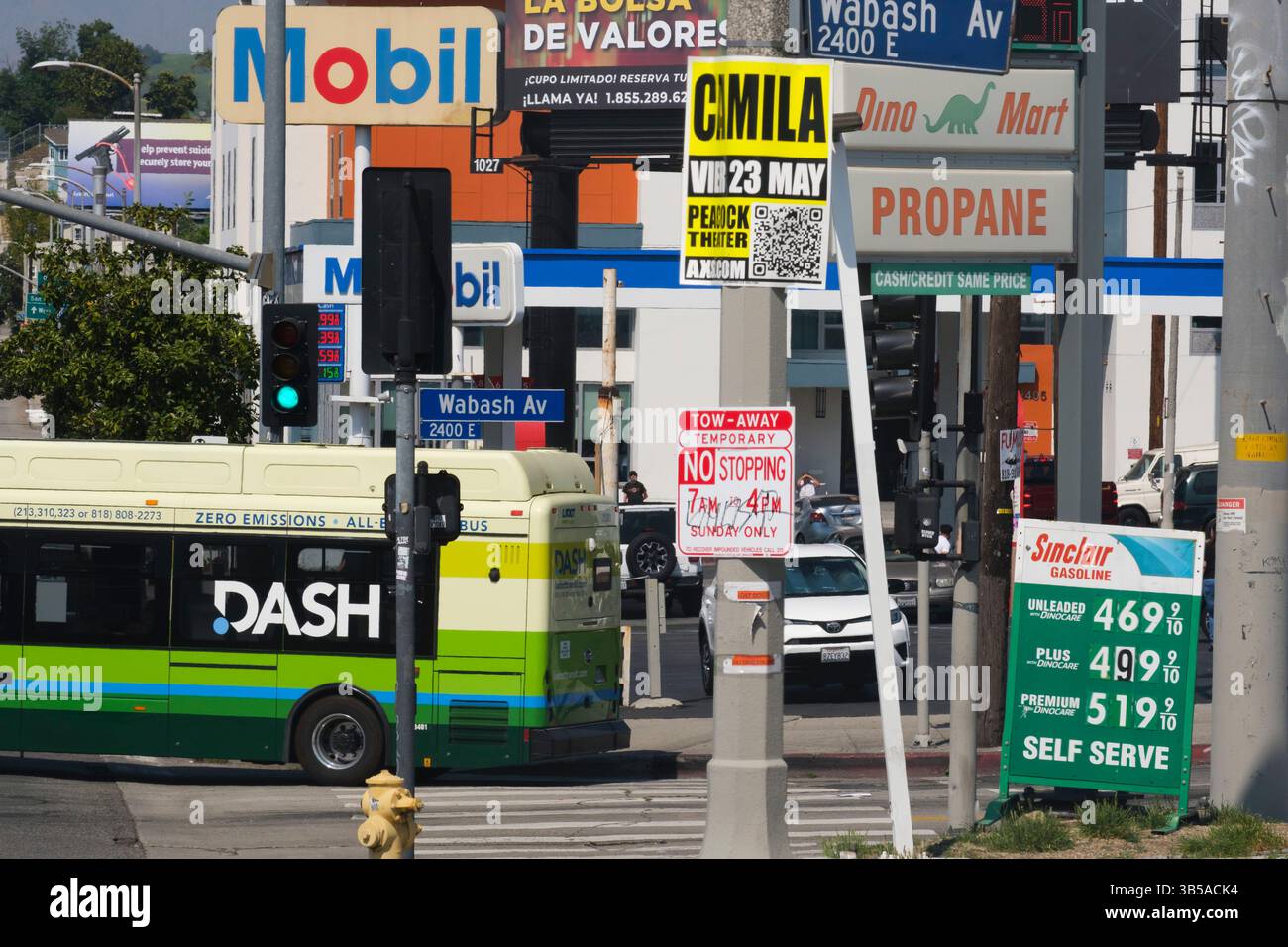 Stazioni di servizio e segnaletica, Soto Street e Wabash Ave, Los Angeles, California, Stati Uniti d'America Foto Stock