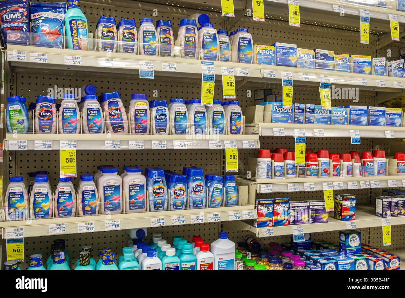 Miami Beach Florida, farmacia CVS farmacia farmacia, interno, esposizione di scaffali di vendita, Tums compresse antiacido, farmaco riduttore acido, prodotti di sollievo heartburn Foto Stock