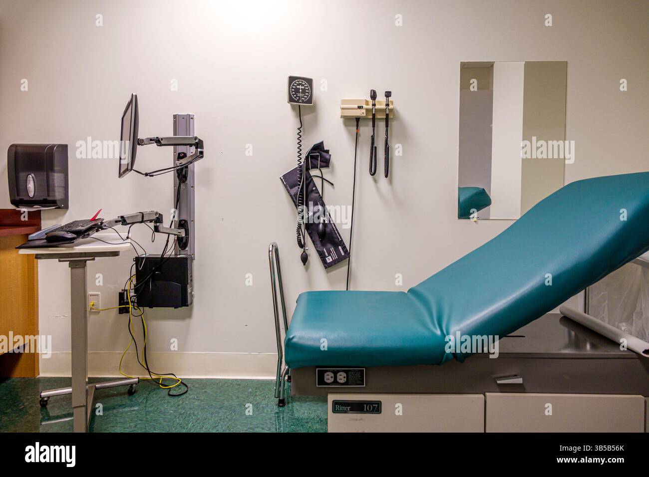 Miami Beach, Florida, Mt. Ospedale del centro medico del Monte Sinai, interno, sala esame del paziente, disposizione vuota della stanza medica, tabella d'esame R Foto Stock