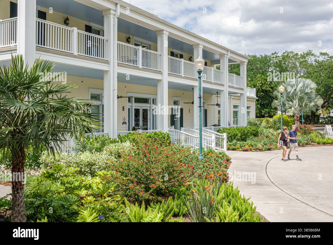 Orlando Florida, giardini Harry P Leu, giardino botanico, centro visitatori dell'edificio principale, facciata in legno bianco, stile architettonico meridionale, accesso alla rete lan pedonale Foto Stock