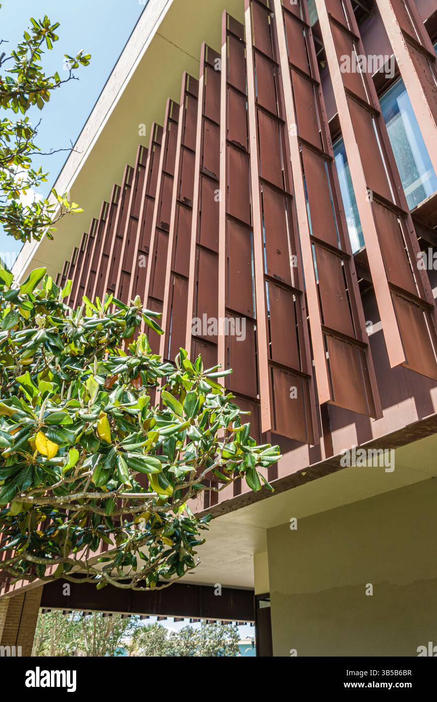 Orlando Florida, ex edificio della camera di commercio, architettura moderna della metà del secolo, 1950 stile commerciale degli anni '1960, costruzione in mattoni buff, sporgenza profonda Foto Stock