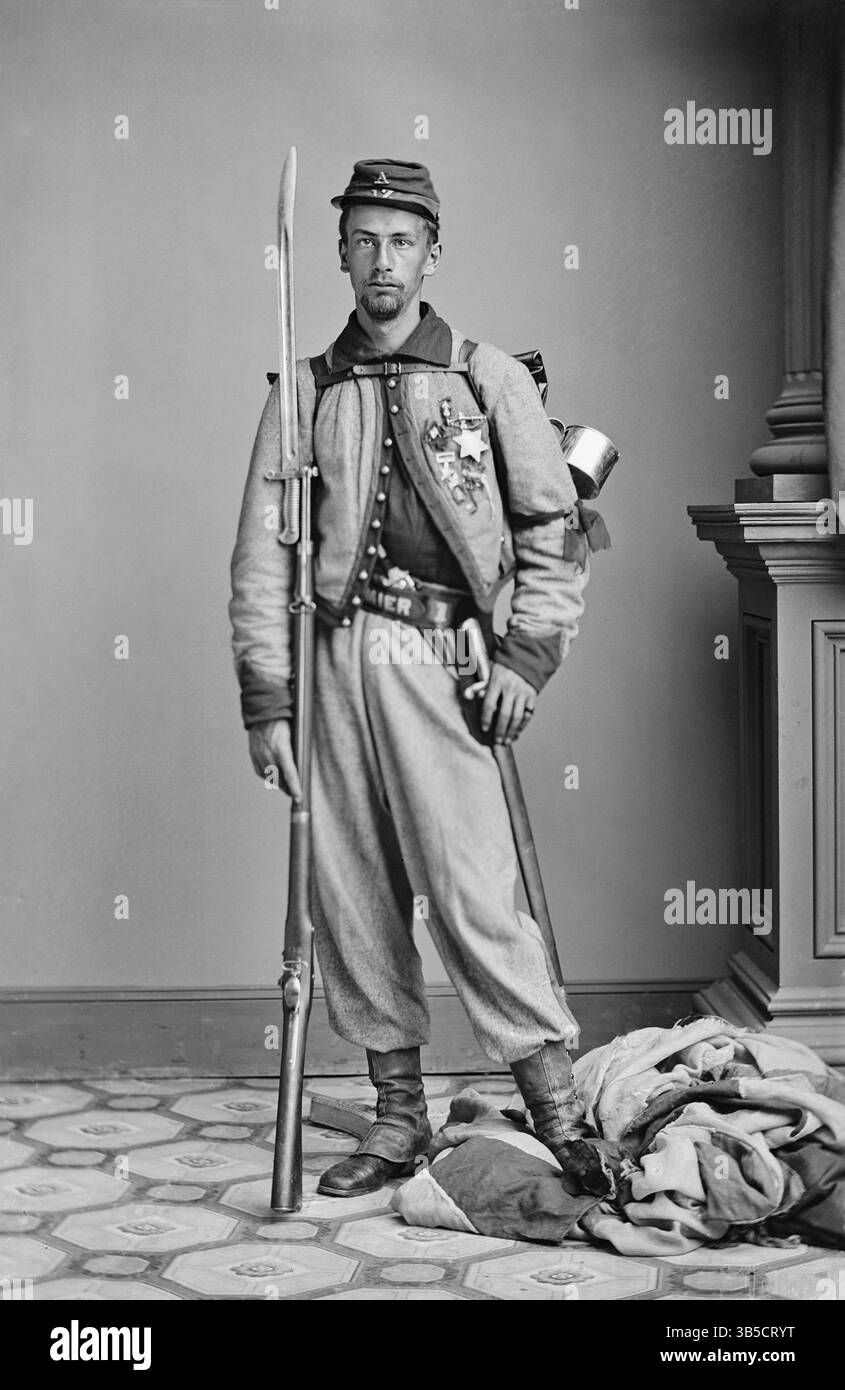 4 dicembre 2017, Stati Uniti: Francis Edwin Brownell (1840-1894), Union Army Soldier, insignito della Medal of Honor per le sue azioni durante la guerra civile americana, ritratto a figura intera, Mathew Brady Studio, 1860-1869 (Credit Image: © JT Vintage/Glasshouse via ZUMA Press Wire) Foto Stock