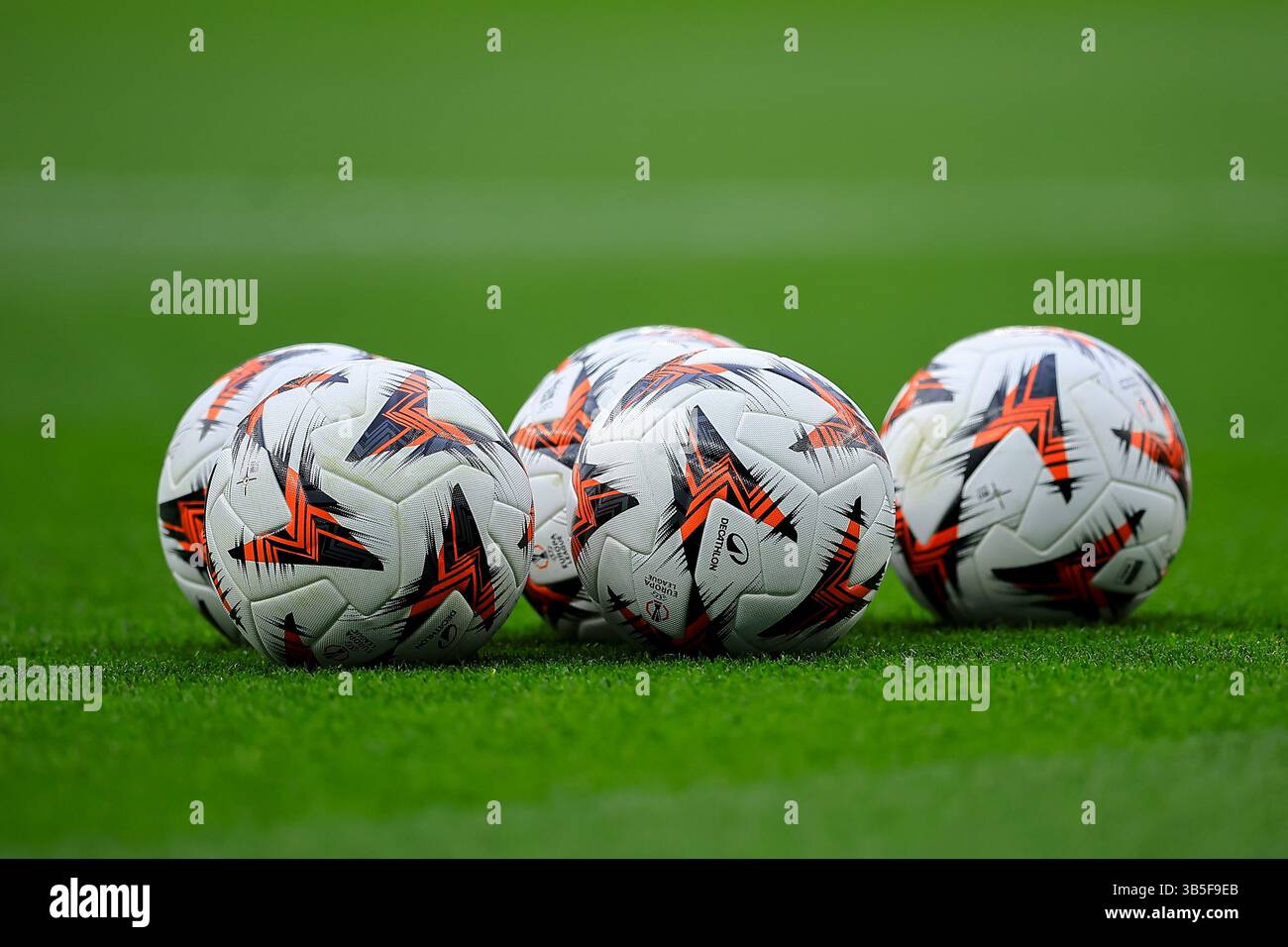 Londra, Regno Unito. 1 maggio 2025. Tottenham Hotspur V Bodø/Glimt - UEFA Europa League semifinale prima tappa - Tottenham Hotspur Stadium. Credito palline della Coppa UEFA: Christopher Foxwell/Alamy Live News Foto Stock Londra, Regno Unito. 1 maggio 2025. Tottenham Hotspur V Bodø/Glimt - UEFA Europa League semifinale prima tappa - Tottenham Hotspur Stadium. Credito palline della Coppa UEFA: Christopher Foxwell/Alamy Live News Foto Stock