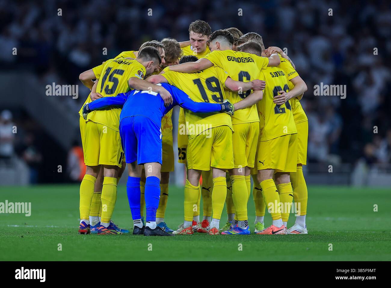 Londra, Regno Unito. 1 maggio 2025. Tottenham Hotspur V Bodø/Glimt - UEFA Europa League semifinale prima tappa - Tottenham Hotspur Stadium. Bodø/Glimt Credit: Christopher Foxwell/Alamy Live News Foto Stock Londra, Regno Unito. 1 maggio 2025. Tottenham Hotspur V Bodø/Glimt - UEFA Europa League semifinale prima tappa - Tottenham Hotspur Stadium. Bodø/Glimt Credit: Christopher Foxwell/Alamy Live News Foto Stock