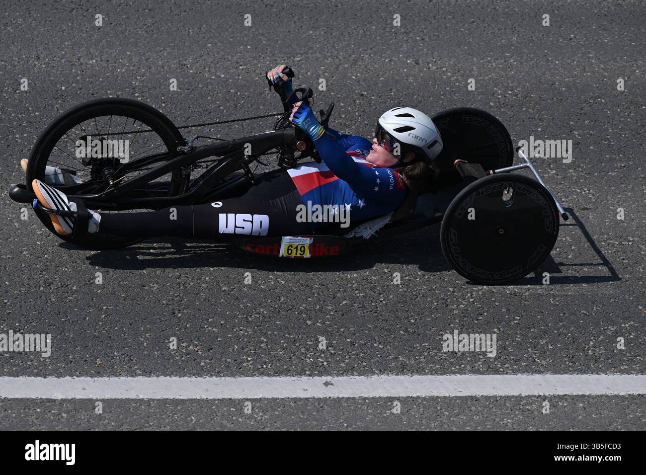 Ostenda, Belgio. 1° maggio 2025. L'americana Jenna Rollman è stata fotografata in azione durante le prove a tempo all'evento UCI Para-Cycling Road World Cup, giovedì 01 maggio 2025, a Ostenda. La UCI Para-Cycling Road World Cup si svolge dal 1° al 4 maggio a Ostenda e Brugge. BELGA PHOTO LUC CLAESSEN credito: Belga News Agency/Alamy Live News Foto Stock
