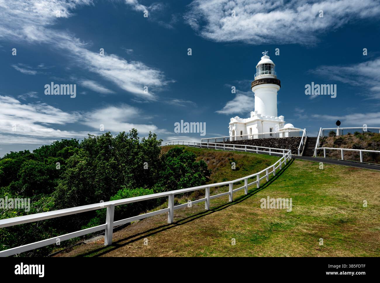Famoso faro di Cape Byron nella Walgun Cape Byron State Conservation area. Foto Stock