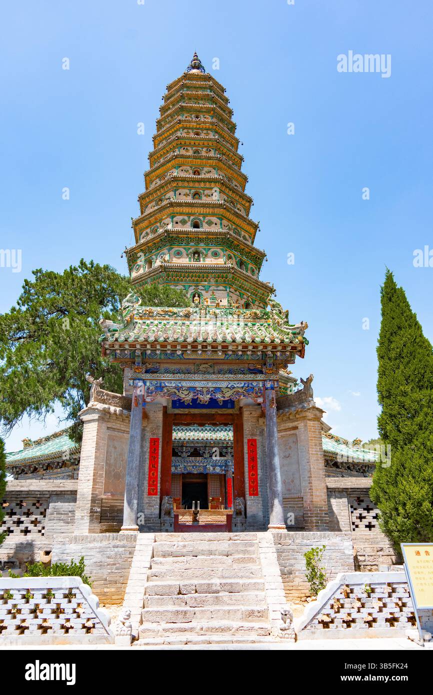 Shanxi Linfen Guangsheng Temple Glazed Pagoda, China Ancient Architecture Tourist Attractions, China Religious Beliefs Temples Foto Stock