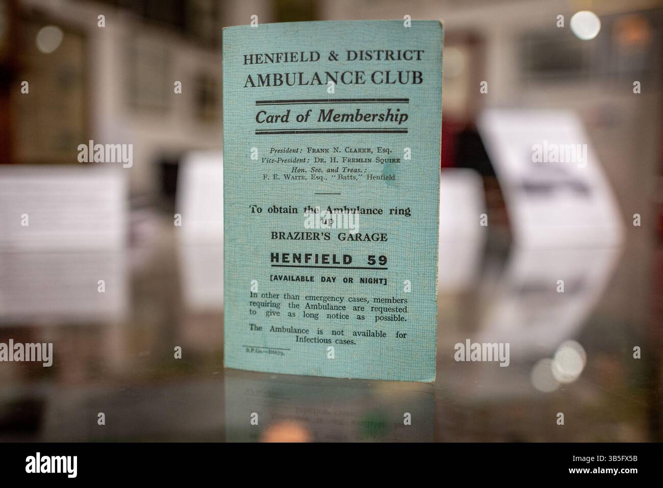 Henfield, 22 aprile 2025: Tessera associativa al Club ambulanza Foto Stock