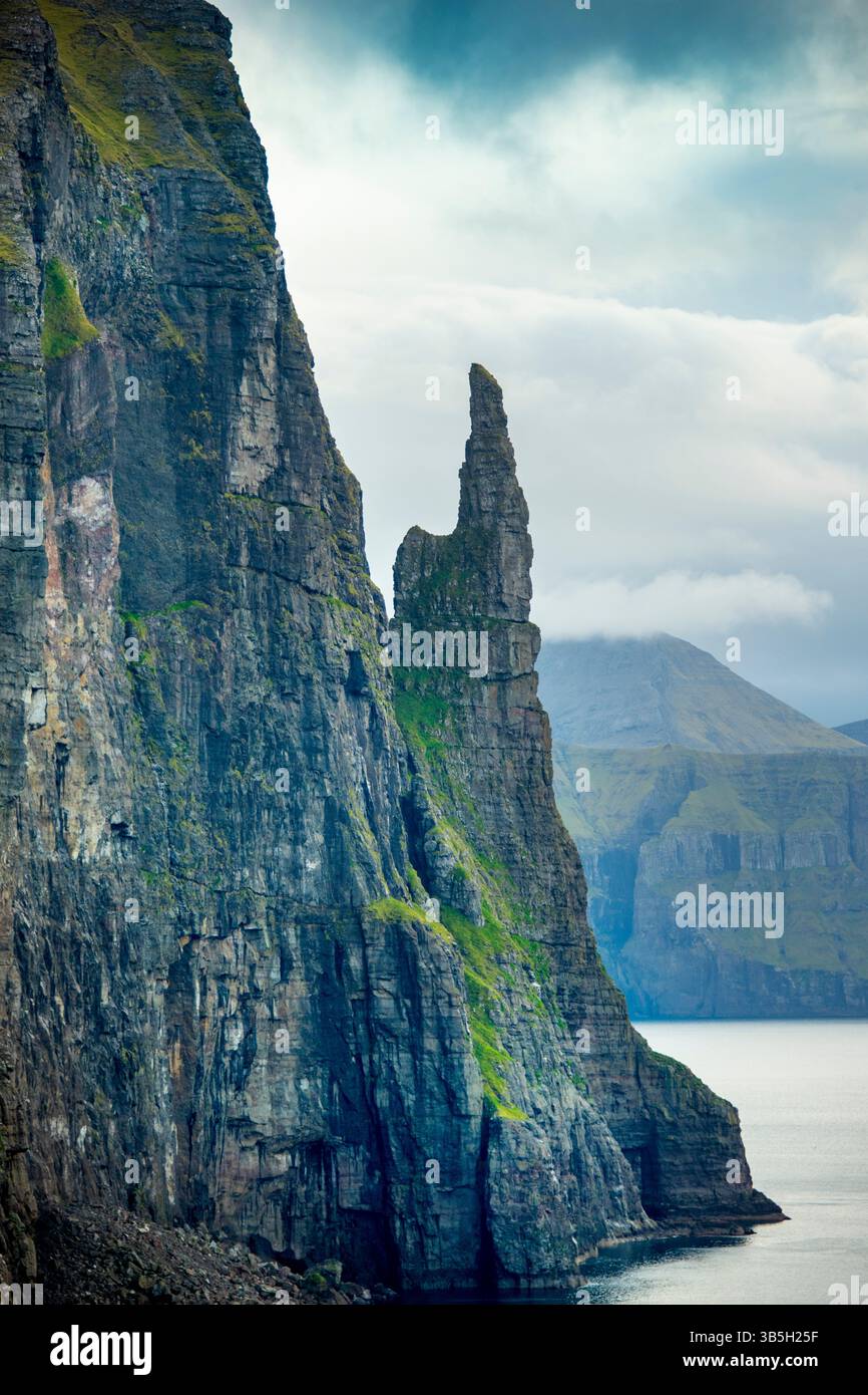 Trollkonufingur (il dito della strega) - Isole Faroe Foto Stock