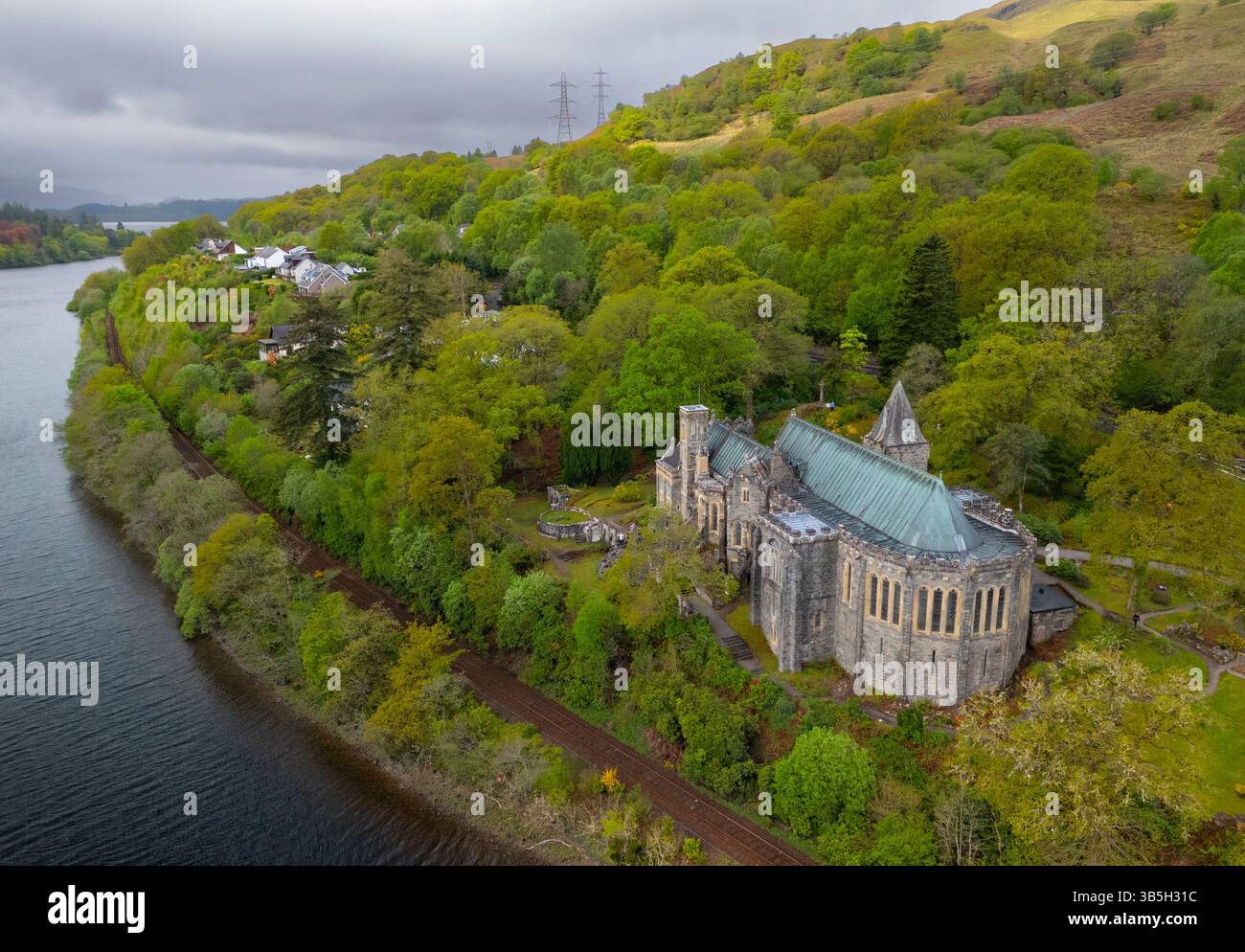 Veduta aerea di St Conan's Kirk (chiesa) nel villaggio di Loch Awe, Argyll and Bute, Scozia, Regno Unito Foto Stock