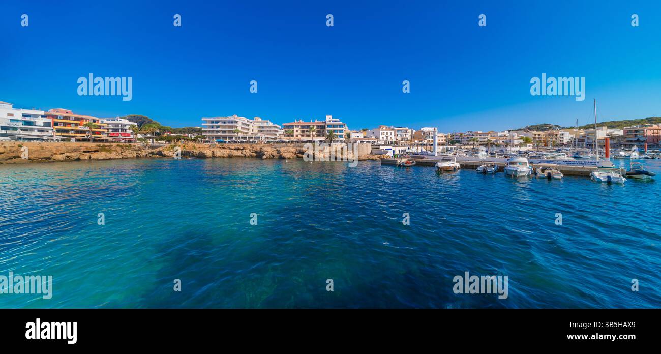 Cala Ratjada, comune di Capdepera, Mar Mediterraneo, Maiorca, Isole Baleari, Spagna, Europa Foto Stock