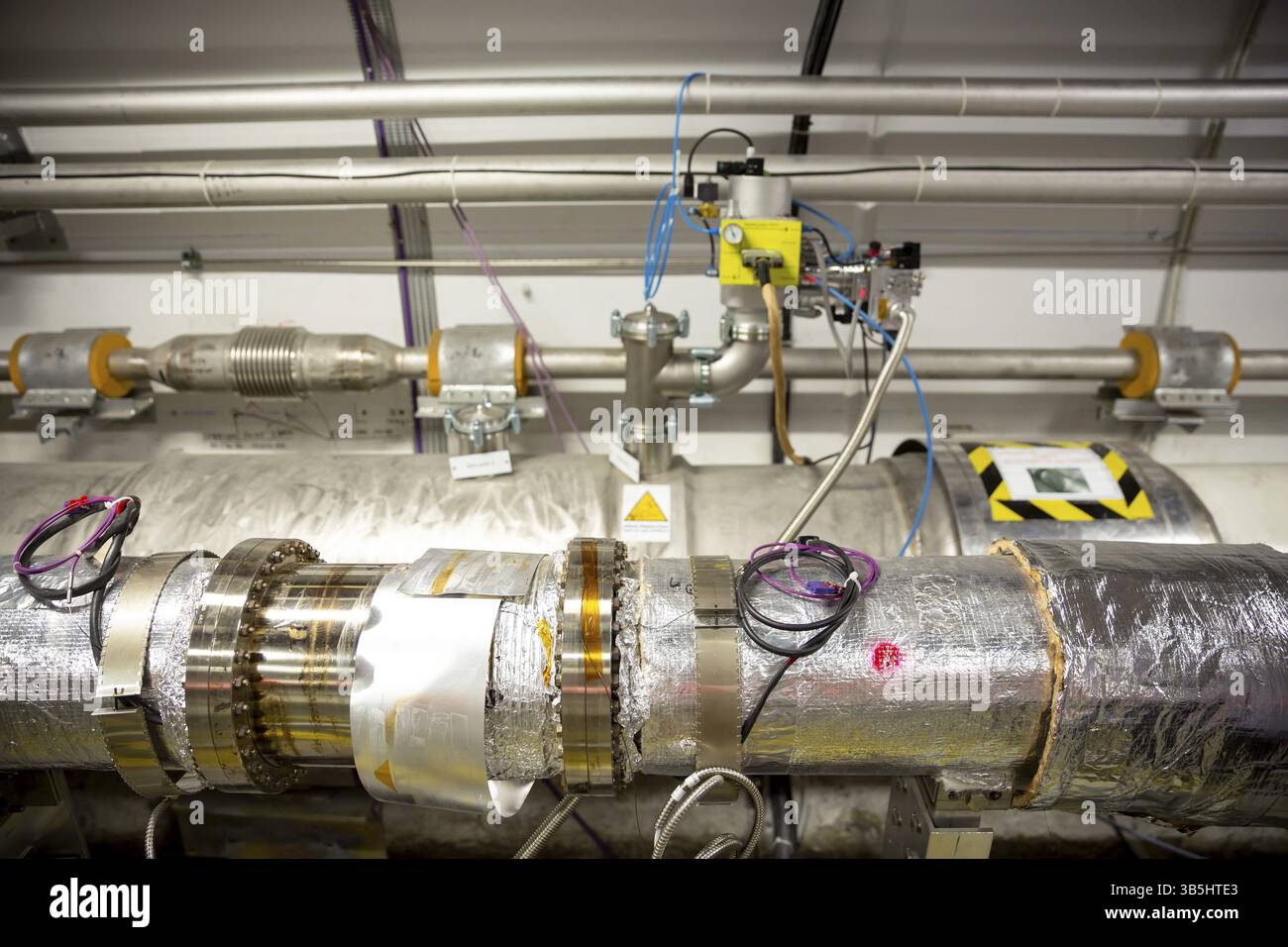 CERN, Francia - 25 giugno 2019: Una parte del Large Hadron Collider (LHC) viene vista sottoterra nella parte francese del CERN Foto Stock