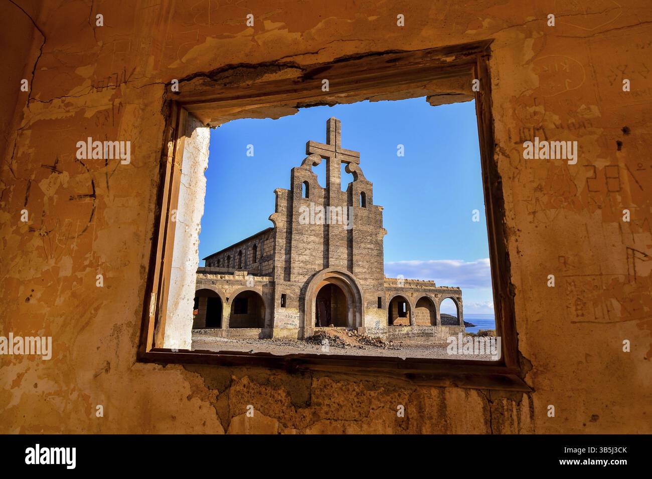 Edifici abbandonati di una base militare in Tenerife Canarie Spagna Foto Stock