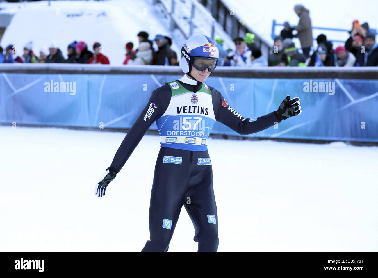 Andreas Wellinger (SC Ruhpolding) alla qualificazione per la gara inaugurale di salto con gli sci del 73° Torneo Four Hills di Oberstdorf, Oberstdorf, Foto Stock