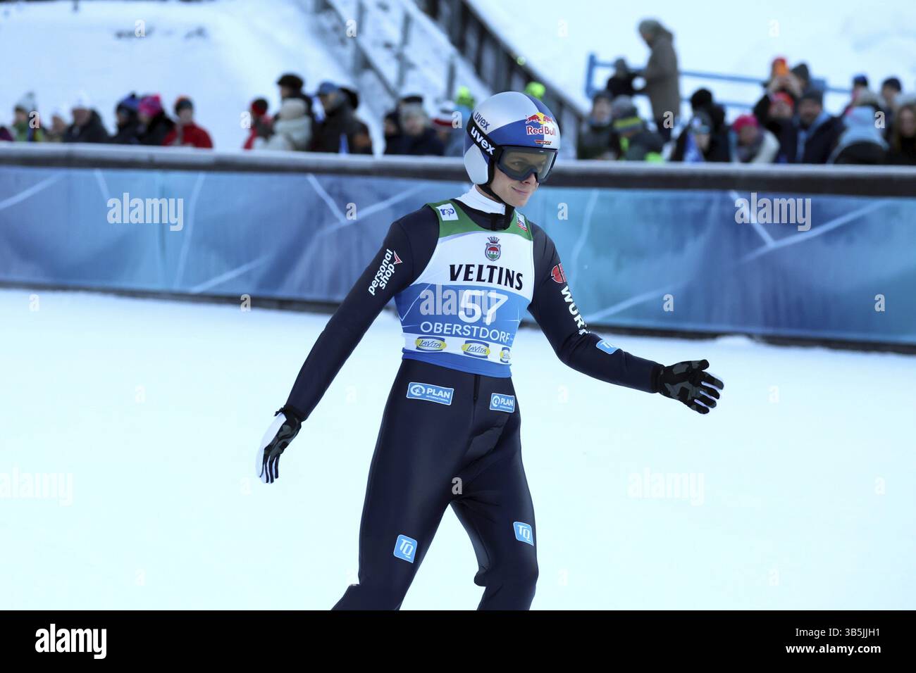 Andreas Wellinger (SC Ruhpolding) alla qualificazione per la gara inaugurale di salto con gli sci del 73° Torneo Four Hills di Oberstdorf, Oberstdorf, Foto Stock