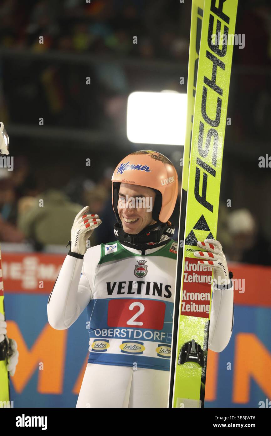 Stefan Kraft (Austria / AUT) alla gara di apertura del 73° Torneo Four Hills Oberstdorf, Oberstdorf, Germania / Germania Foto Stock