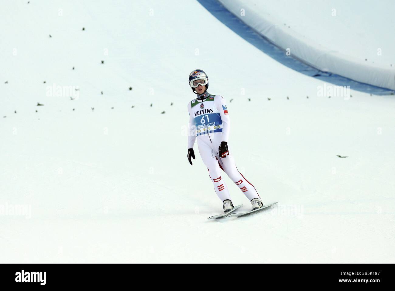 Daniel Tschofenig USV Achomitz / Aut) alla qualificazione per l'evento inaugurale di salto con gli sci del 73° Torneo Four Hills di Oberstdorf, Oberstdo Foto Stock