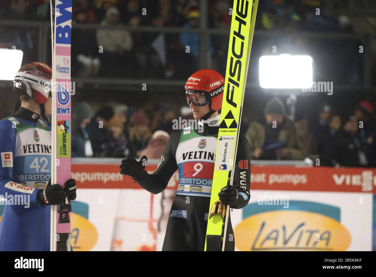 Karl Geiger (SC Oberstdorf) alla gara di apertura del 73° Torneo Four Hills Oberstdorf, Oberstdorf, Germania / Germania Foto Stock