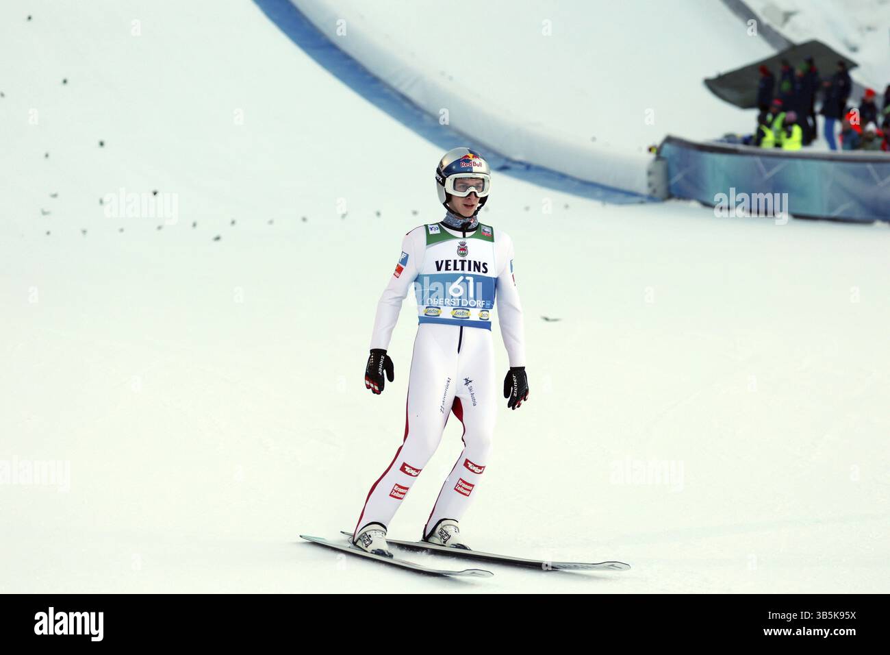 Daniel Tschofenig USV Achomitz / Aut) alla qualificazione per l'evento inaugurale di salto con gli sci del 73° Torneo Four Hills di Oberstdorf, Oberstdo Foto Stock