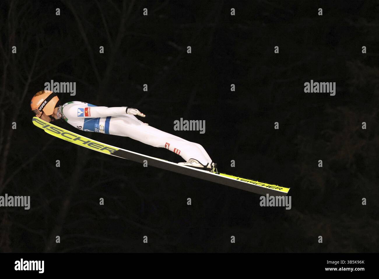 Stefan Kraft (Austria / AUT) alla qualificazione per l'evento inaugurale di salto con gli sci del 73° Torneo Four Hills di Oberstdorf, Oberstdorf, Germa Foto Stock